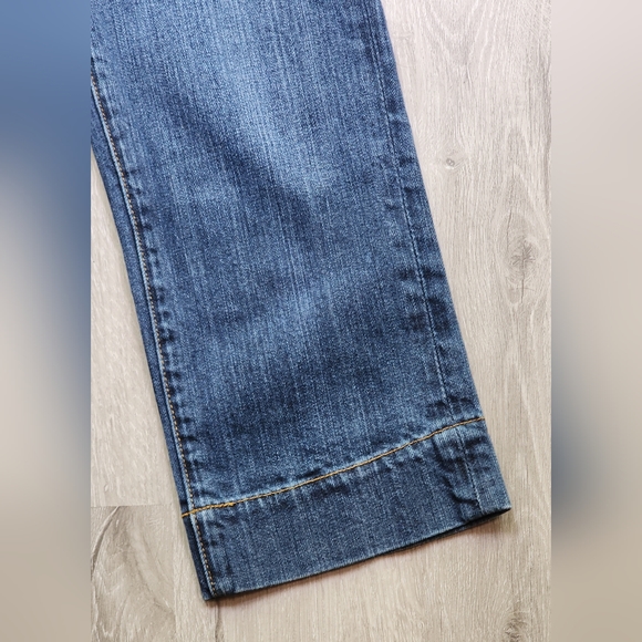 7 for All Mankind Medium Wash Cropped Jeans size 26 Low Rise - Picture 3 of 7